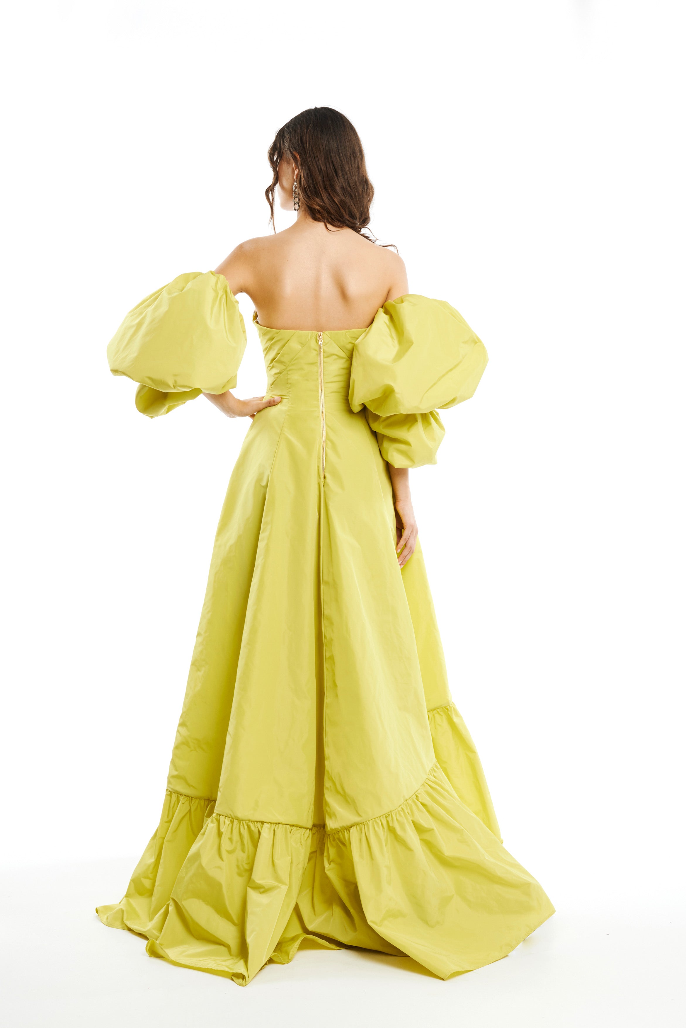DRAPED BUSTIER VOLUME GOWN WITH PUFFY ARMS