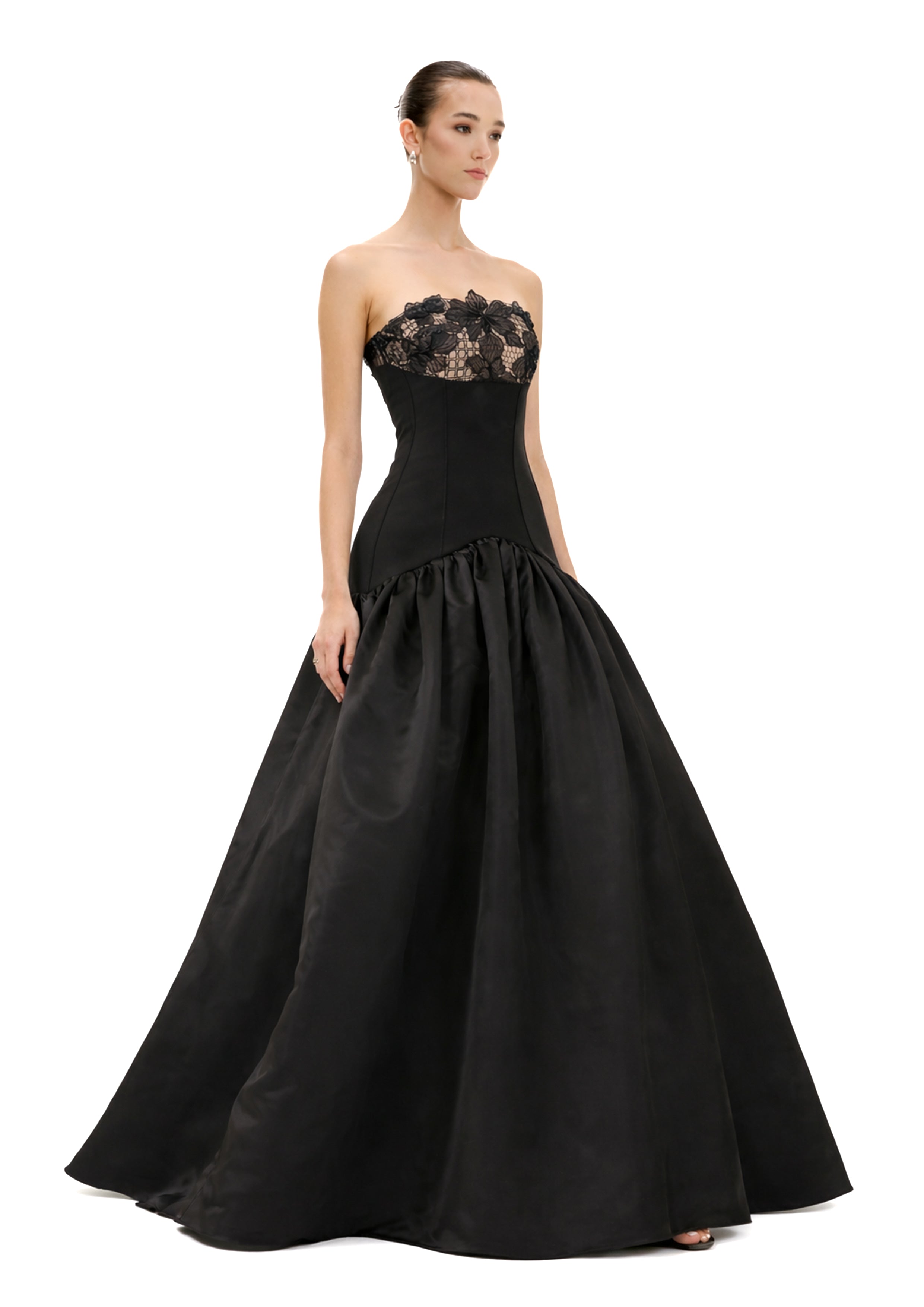 STRAPLESS BALL GOWN WITH FITTED BODICE