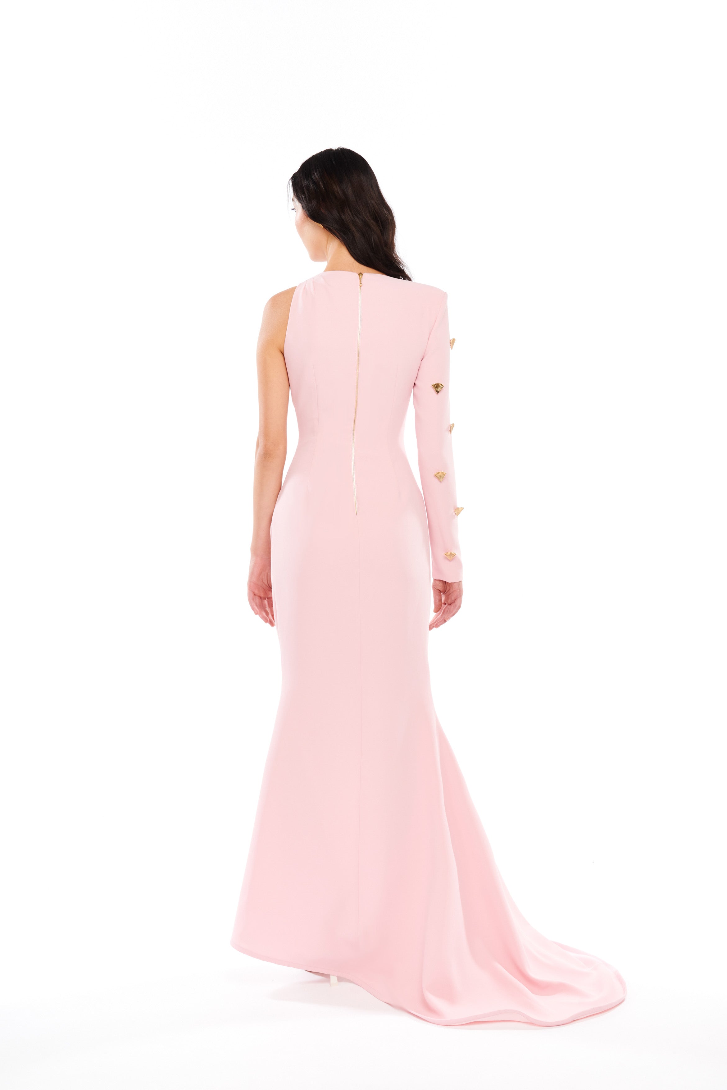 SILHOUETTE ONE ARM GOWN WITH SIDE TRAIN