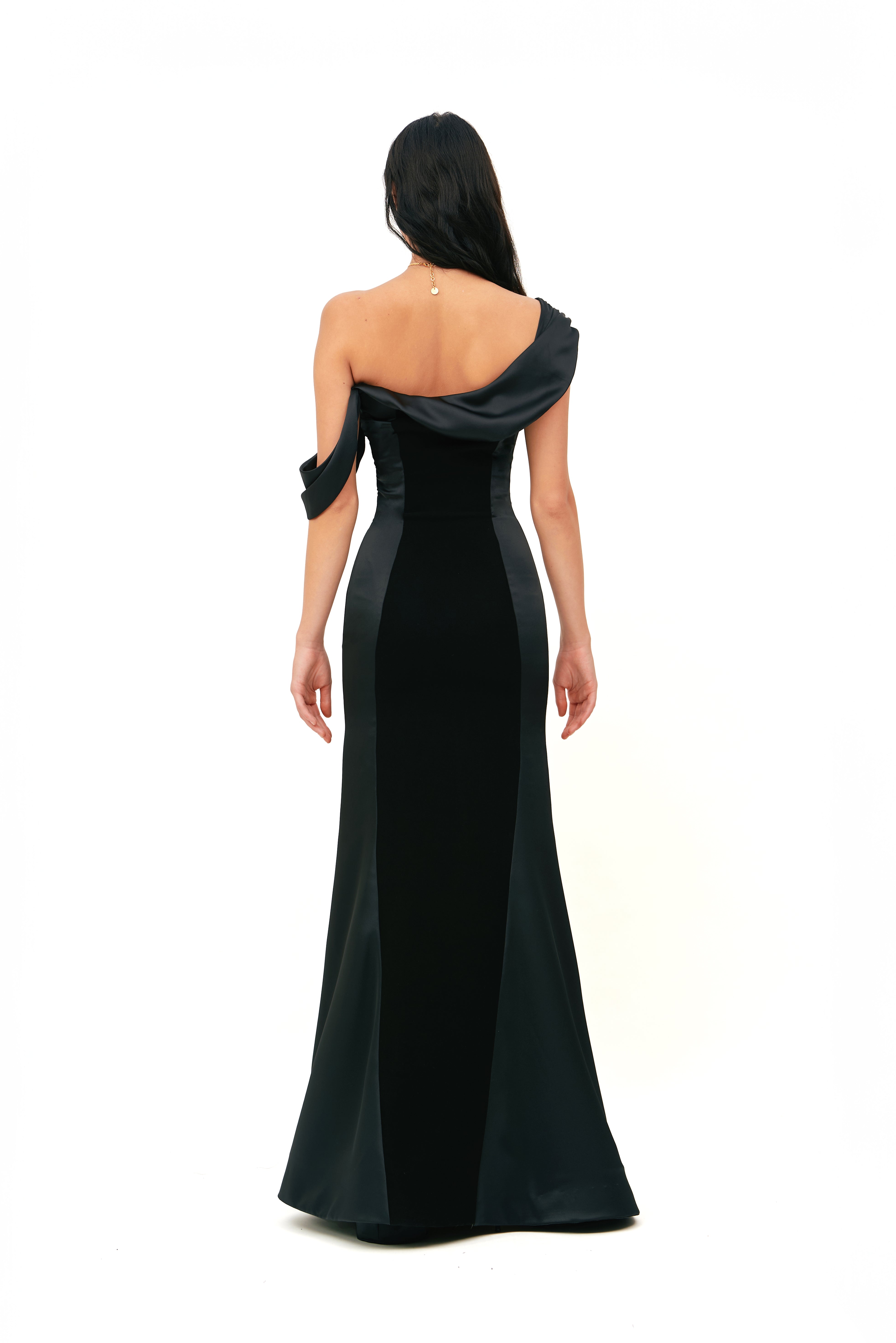MONOCHROME GOWN WITH ASYMMETRIC DRAPED SHOULDER
