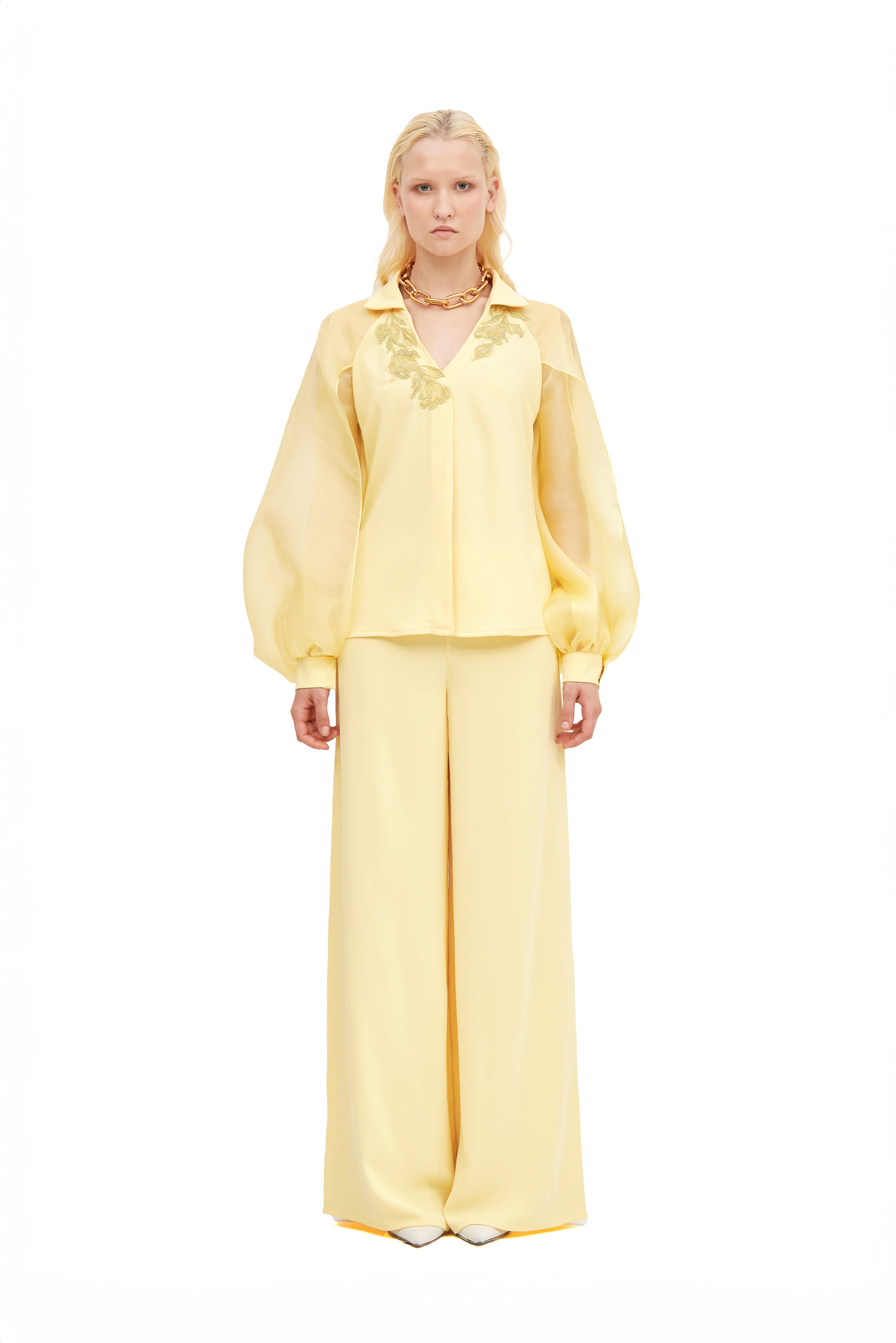 V-NECK BLOUSE WITH PUFFY SLEEVES