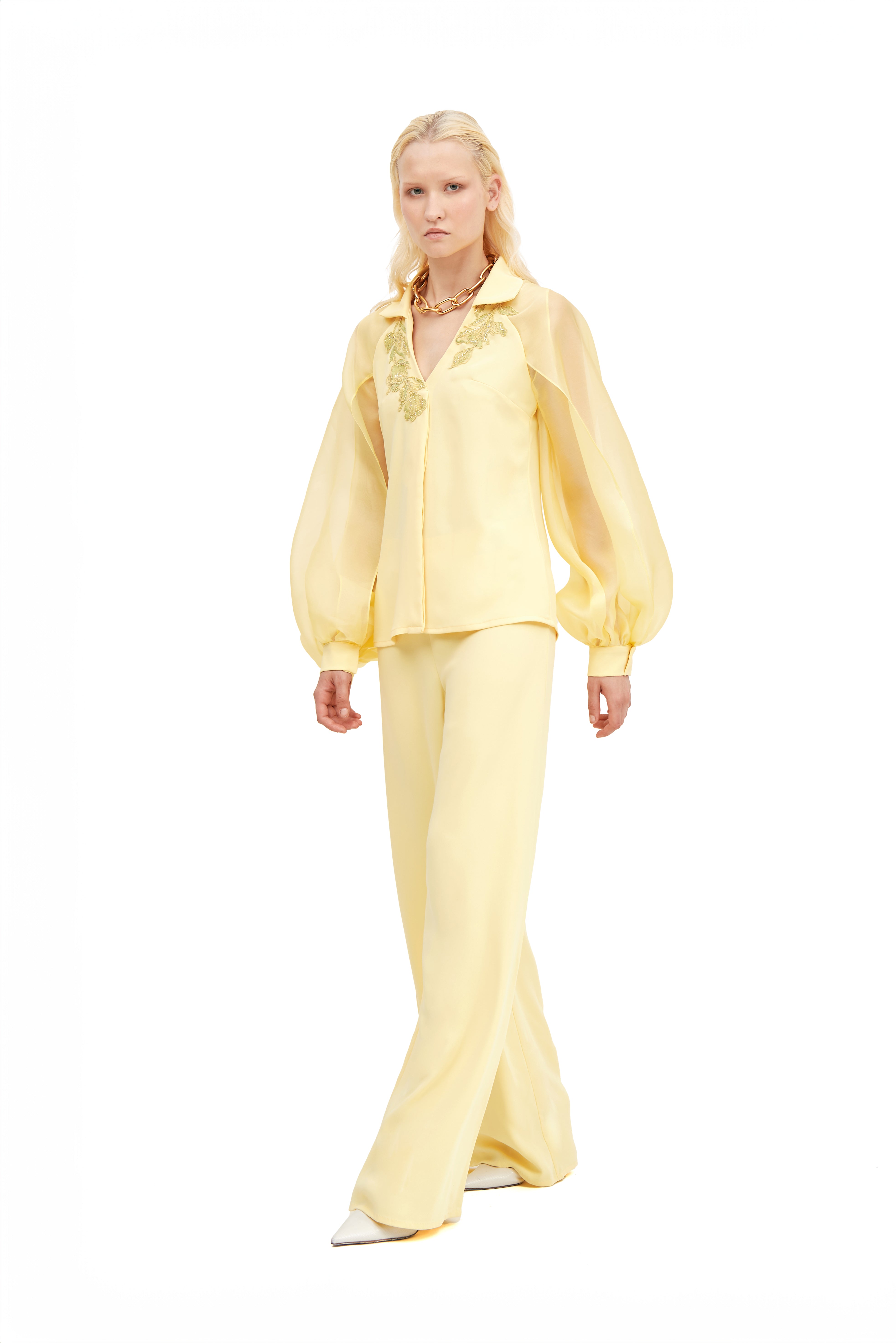 V-NECK BLOUSE WITH PUFFY SLEEVES