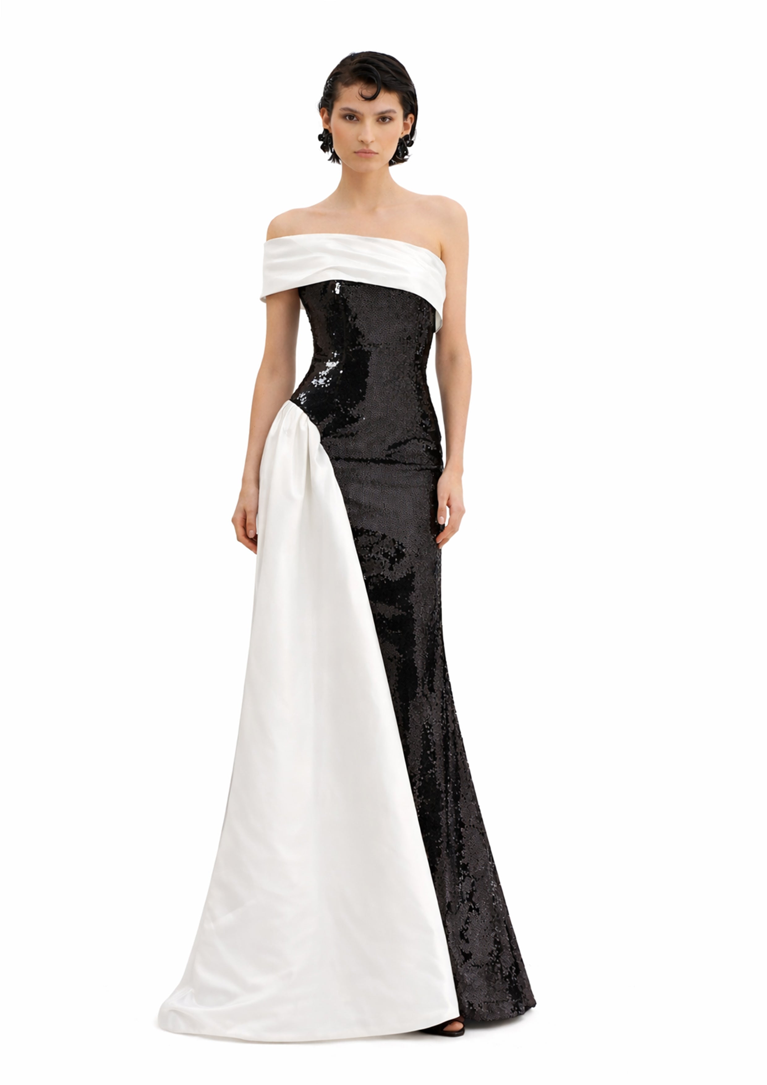 ONE-SHOULDER SEQUIN GOWN