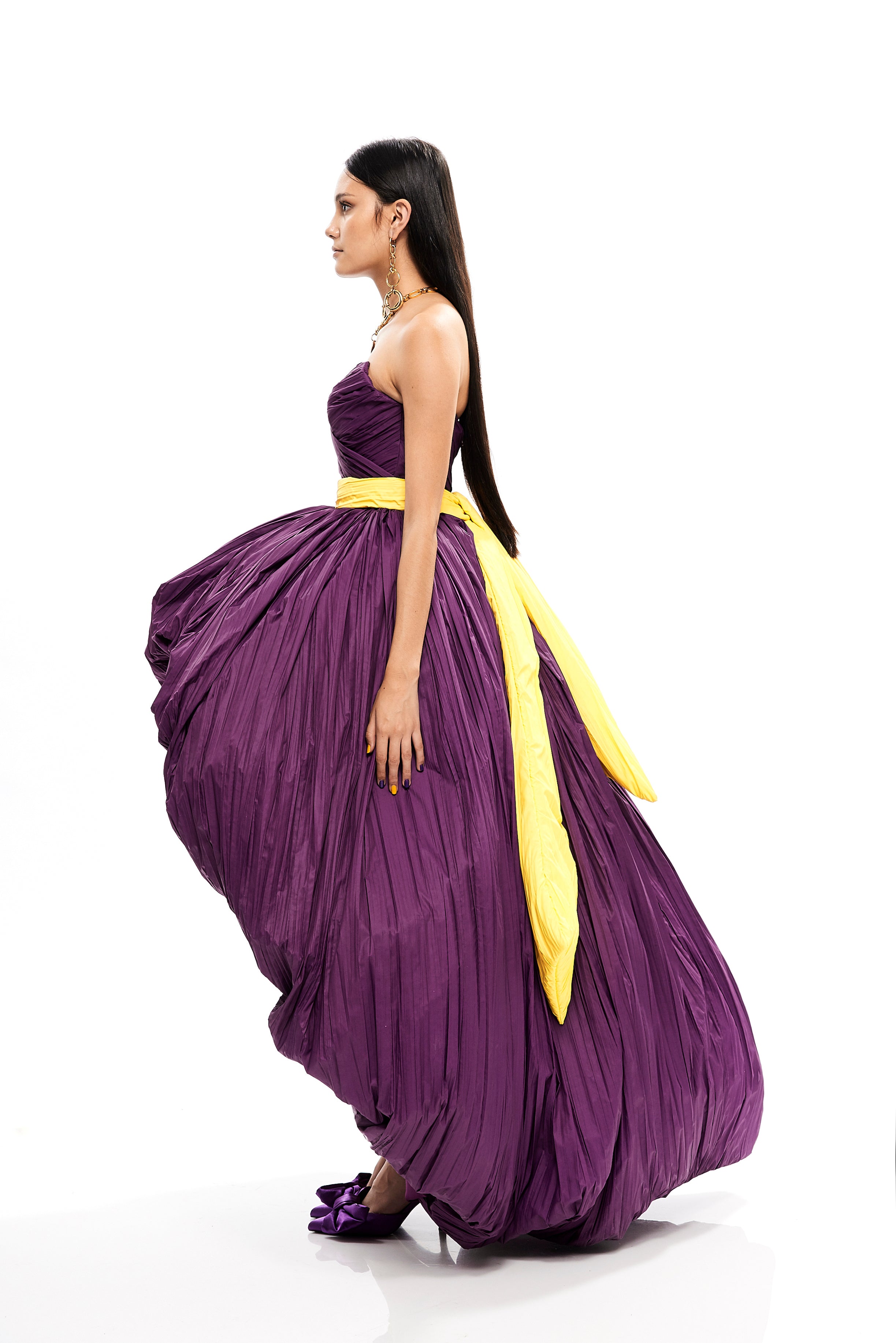 PLISSE' ASYMMETRICAL VOLUME GOWN WITH BOW