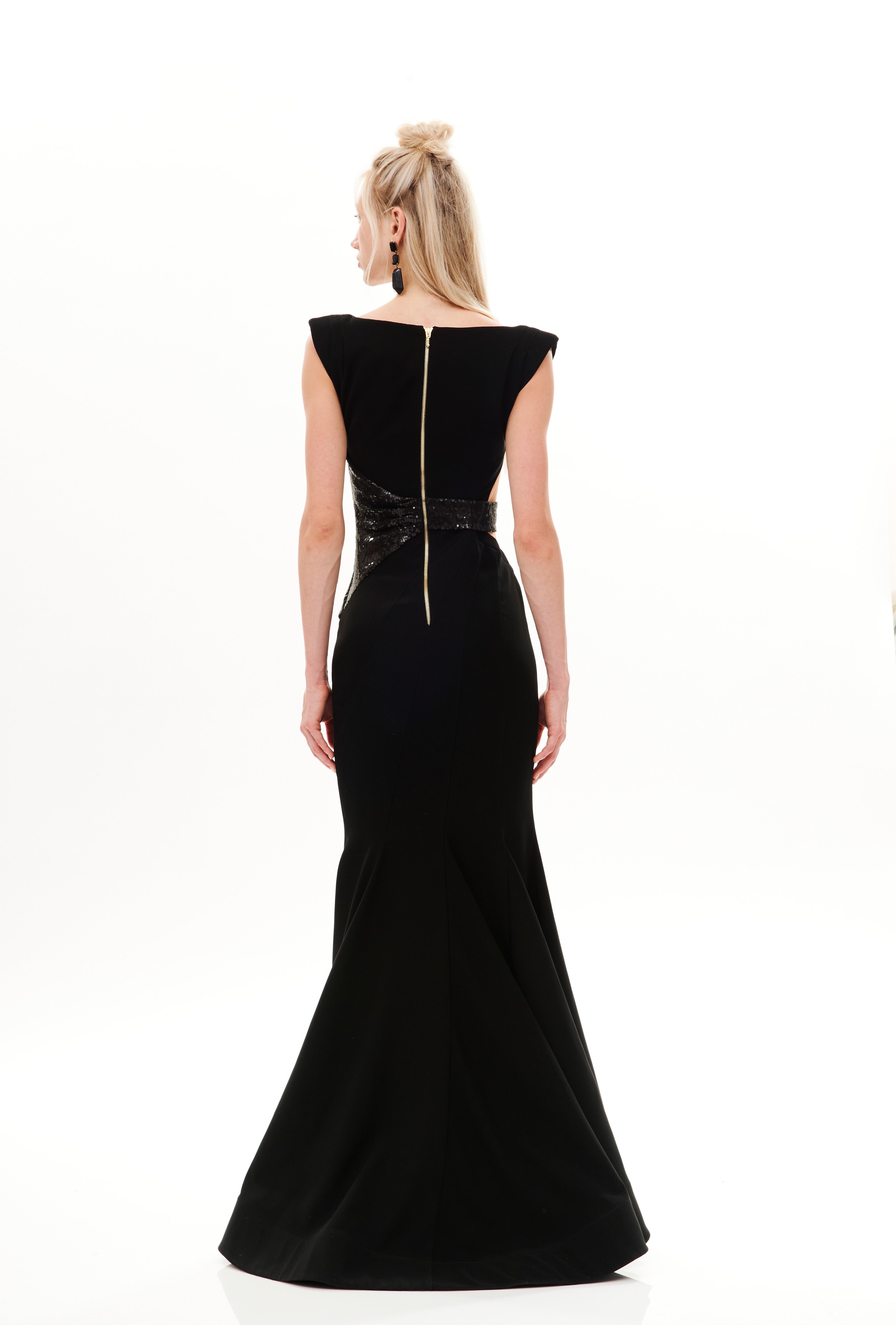 CUT OUT NECK SILHOUETTE LONG DRESS