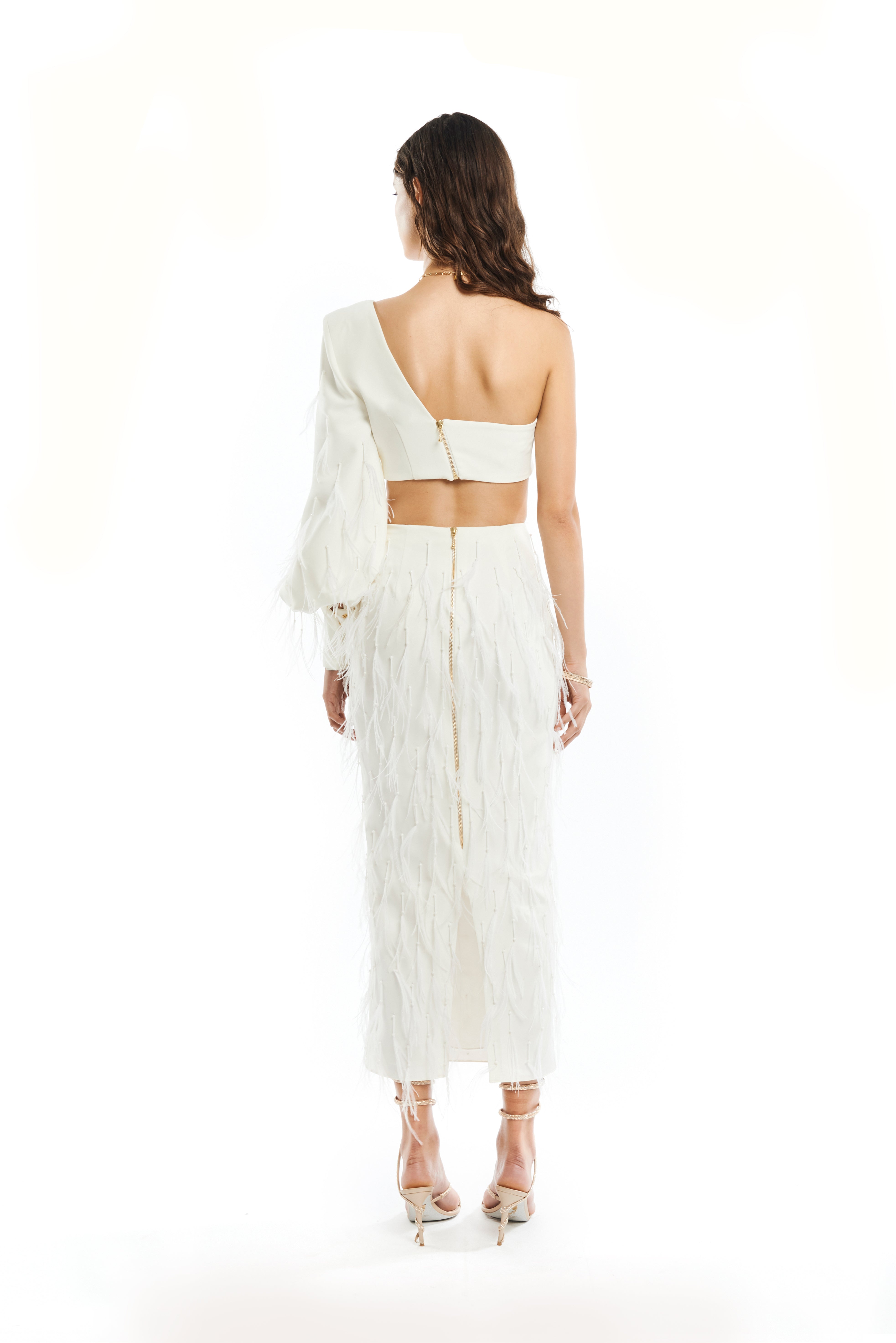 EMBELLISHED KNOTTED BRA WITH FEATHERS SLEEVE