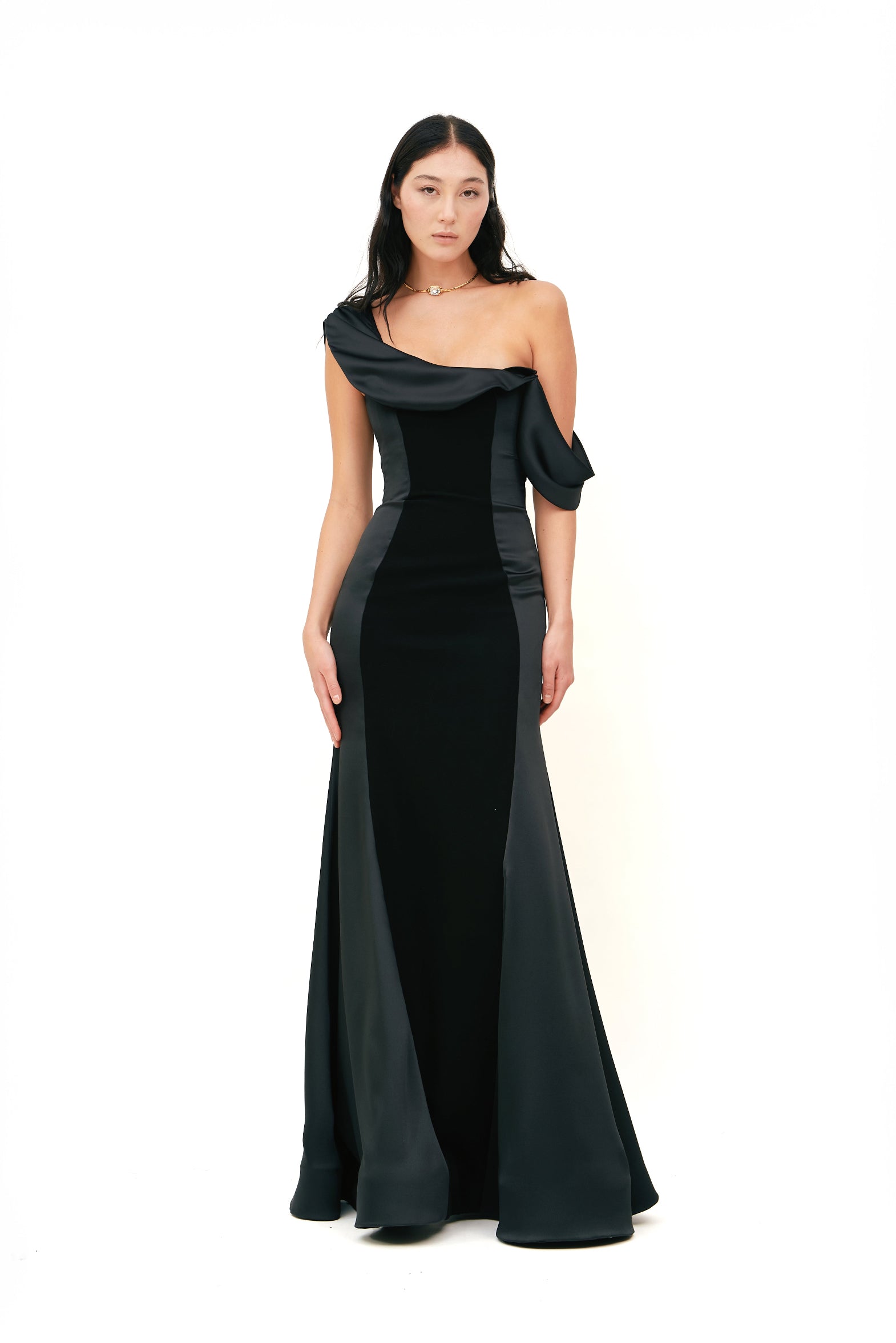 MONOCHROME GOWN WITH ASYMMETRIC DRAPED SHOULDER