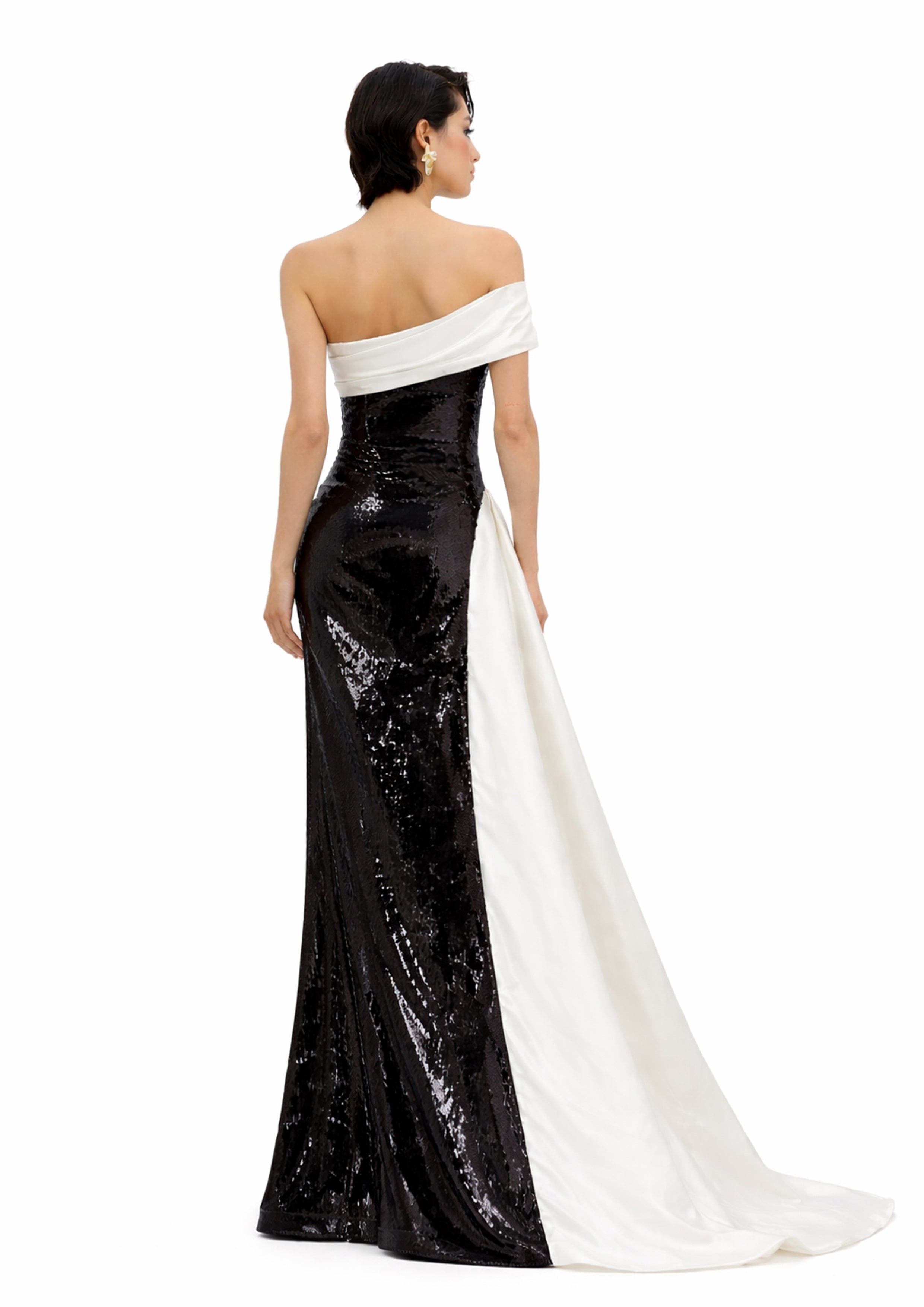 ONE-SHOULDER SEQUIN GOWN