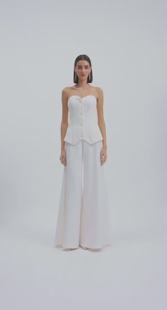 Video showcasing the Avaro Figlio ivory ribbed bustier worn by a model, emphasizing the sweetheart neckline, sculpted waist and premium craftsmanship.