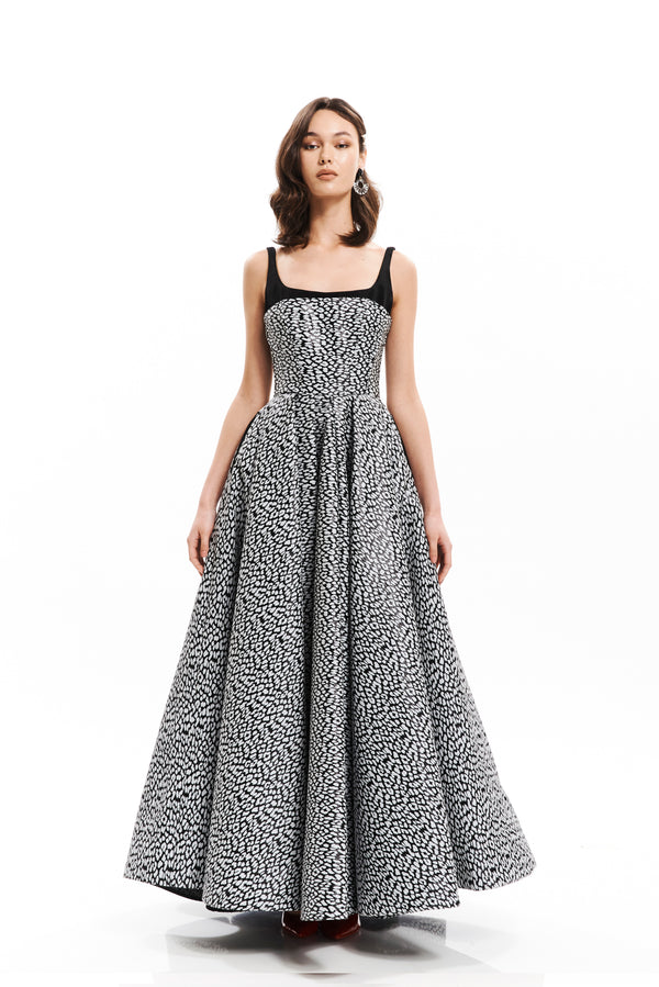 SLEEVELESS MAXI VOLUME DRESS