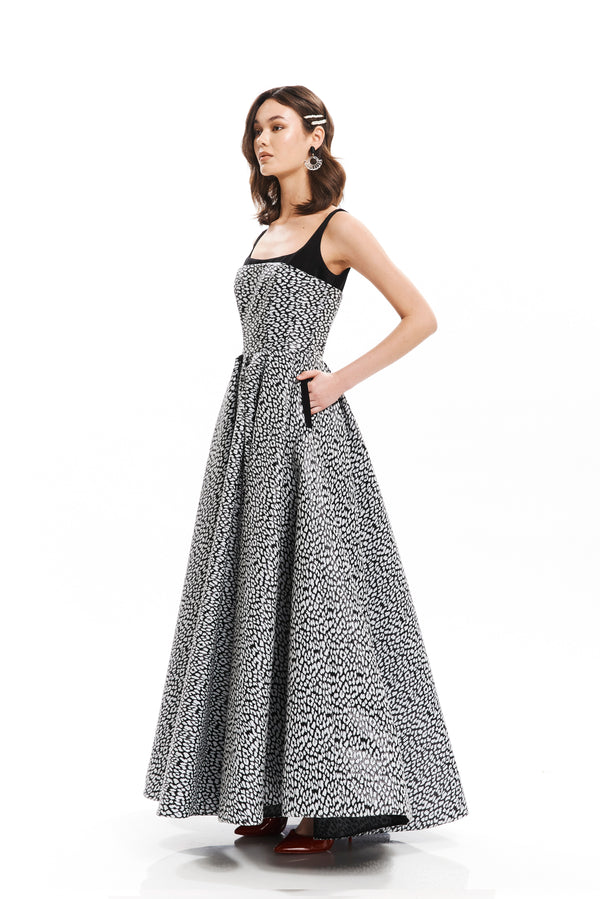 SLEEVELESS MAXI VOLUME DRESS